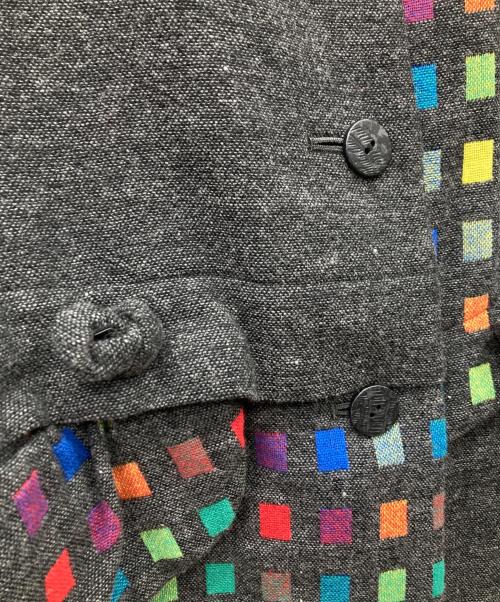 慈雨（ジウ）慈雨 (ジウ) アシンメトリースクエア刺繍ウールジャケット グレー サイズ:40の古着・服飾アイテム