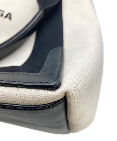 BALENCIAGA（バレンシアガ）BALENCIAGA (バレンシアガ) NAVY CABAS S ネイビーカバス トートバッグ/ハンドバッグ/キャンバスバッグ アイボリー×ブラックの古着・服飾アイテム