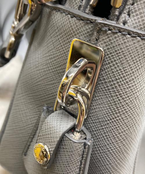 PRADA（プラダ）PRADA (プラダ) SAFFIANO LUX  BALTICO 2WAY ハンドバッグ/サフィアーノ ラックス バルティコ/ショルダーバッグ グレーの古着・服飾アイテム