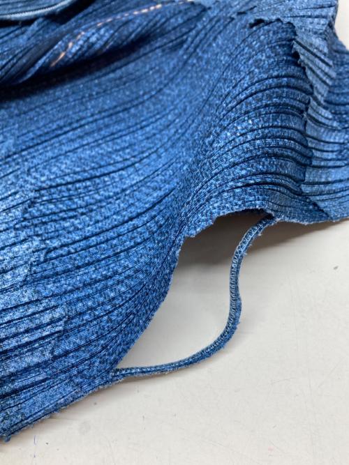 PLEATS PLEASE（プリーツプリーズ）PLEATS PLEASE (プリーツプリーズ) パッチワークデニム転写プリントプリーツノースリーブシャツ/前開きカーディガン/ノースリーブカットソー/PP12-JJ522 インディゴ サイズ:3の古着・服飾アイテム