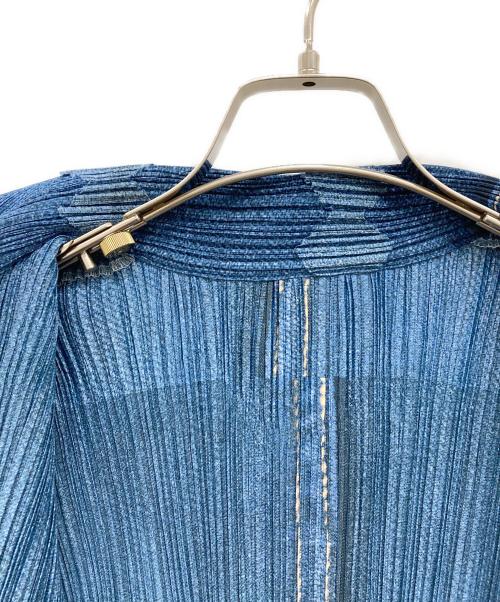 PLEATS PLEASE（プリーツプリーズ）PLEATS PLEASE (プリーツプリーズ) パッチワークデニム転写プリントプリーツノースリーブシャツ/前開きカーディガン/ノースリーブカットソー/PP12-JJ522 インディゴ サイズ:3の古着・服飾アイテム