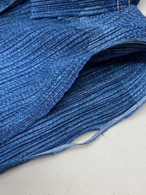 PLEATS PLEASE（プリーツプリーズ）PLEATS PLEASE (プリーツプリーズ) パッチワークデニム転写プリントプリーツノースリーブシャツ/前開きカーディガン/ノースリーブカットソー/PP12-JJ522 インディゴ サイズ:3の古着・服飾アイテム