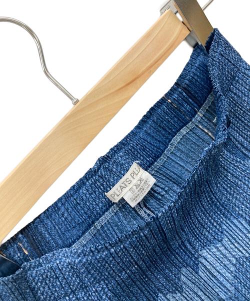 PLEATS PLEASE（プリーツプリーズ）PLEATS PLEASE (プリーツプリーズ) パッチワークデニム転写プリントプリーツパンツ インディゴ サイズ:2の古着・服飾アイテム