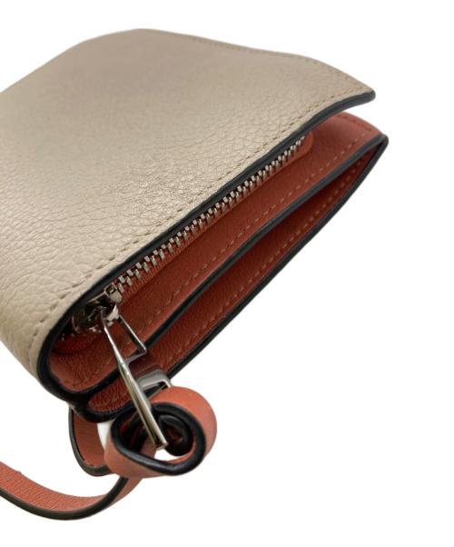 LOEWE（ロエベ）LOEWE (ロエベ) コンパクトウォレット/二つ折り財布/アナグラム ベージュ×ピンクの古着・服飾アイテム