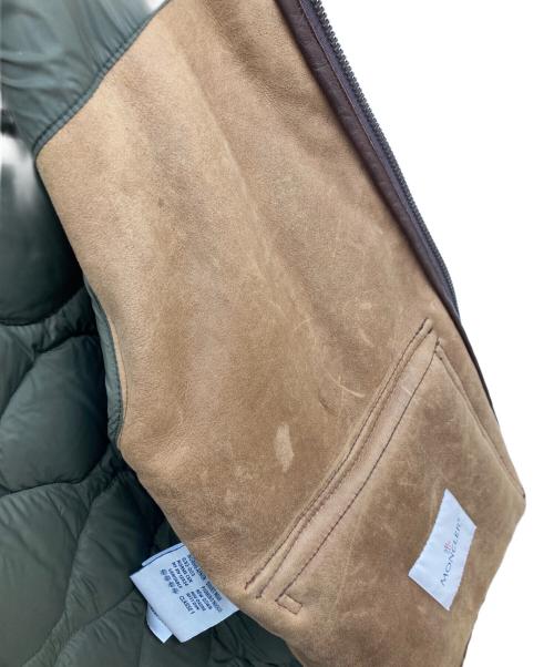 MONCLER（モンクレール）MONCLER (モンクレール) DELAGRANGE ダウンジャケット/デラグランジ/ダウンレザージャケット/ミリタリージャケット/ムートンジャケット オリーブ×アイボリー サイズ:4の古着・服飾アイテム