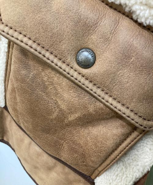 MONCLER（モンクレール）MONCLER (モンクレール) DELAGRANGE ダウンジャケット/デラグランジ/ダウンレザージャケット/ミリタリージャケット/ムートンジャケット オリーブ×アイボリー サイズ:4の古着・服飾アイテム