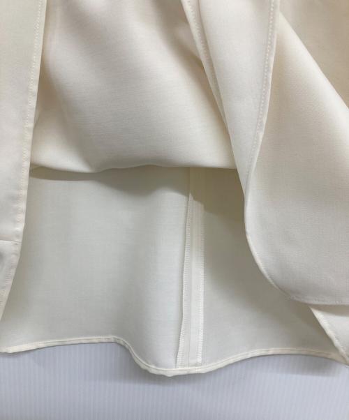 ADORE（アドーア）ADORE (アドーア) ハイツイストレイヤードブラウス/5313210110 アイボリー サイズ:38 未使用品の古着・服飾アイテム