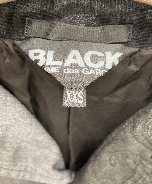 BLACK COMME des GARCONS（ブラックコムデギャルソン）BLACK COMME des GARCONS (ブラックコムデギャルソン) ペイズリー柄・コーデュロイ切替変形燕尾ジャケット グレー×ブラック サイズ:XXSの古着・服飾アイテム