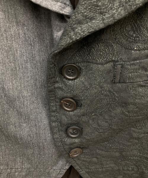 BLACK COMME des GARCONS（ブラックコムデギャルソン）BLACK COMME des GARCONS (ブラックコムデギャルソン) ペイズリー柄・コーデュロイ切替変形燕尾ジャケット グレー×ブラック サイズ:XXSの古着・服飾アイテム