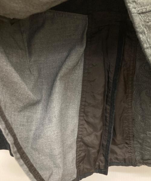 BLACK COMME des GARCONS（ブラックコムデギャルソン）BLACK COMME des GARCONS (ブラックコムデギャルソン) ペイズリー柄・コーデュロイ切替変形燕尾ジャケット グレー×ブラック サイズ:XXSの古着・服飾アイテム