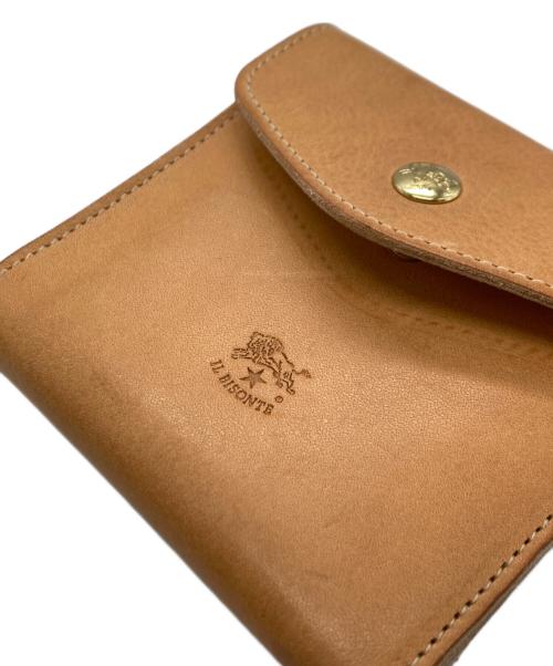 IL BISONTE（イル ビゾンテ）IL BISONTE (イル ビゾンテ) Wフラップボタン レザーウォレット ベージュの古着・服飾アイテム
