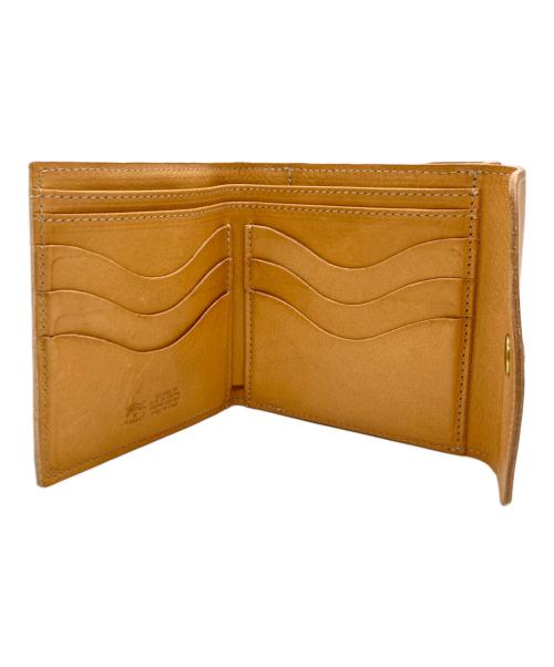 IL BISONTE（イル ビゾンテ）IL BISONTE (イル ビゾンテ) Wフラップボタン レザーウォレット ベージュの古着・服飾アイテム