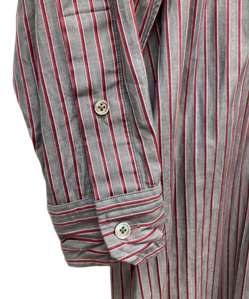 ticca（ティッカ）TICCA (ティッカ) SOMELOS/ストライプシャツワンピース グレー×レッド サイズ:FREEの古着・服飾アイテム