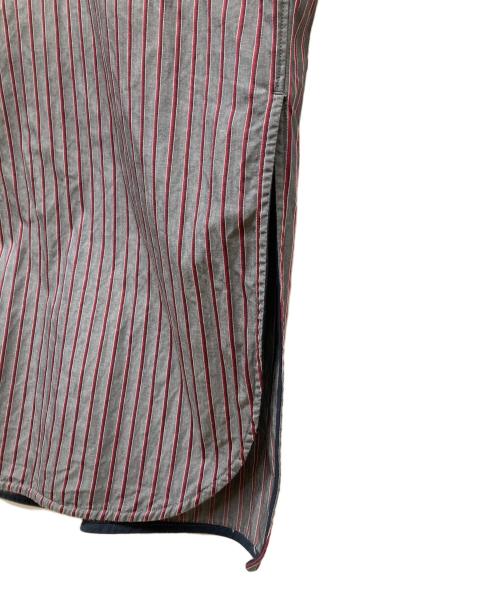 ticca（ティッカ）TICCA (ティッカ) SOMELOS/ストライプシャツワンピース グレー×レッド サイズ:FREEの古着・服飾アイテム