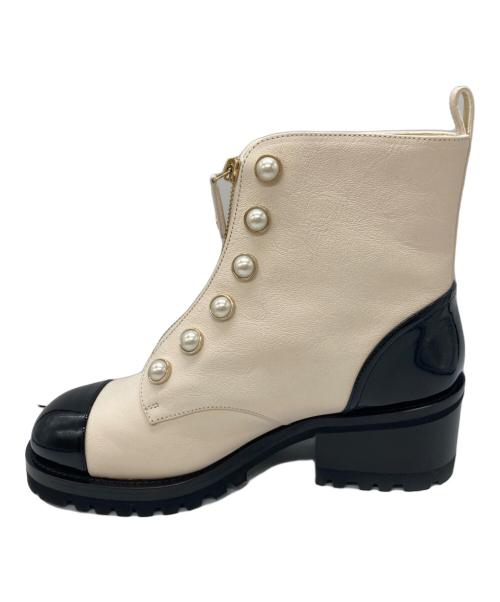 CHANEL（シャネル）CHANEL (シャネル) ココマーク レザー×パテント ショートブーツ ホワイト×ブラック サイズ:SIZE 38Cの古着・服飾アイテム