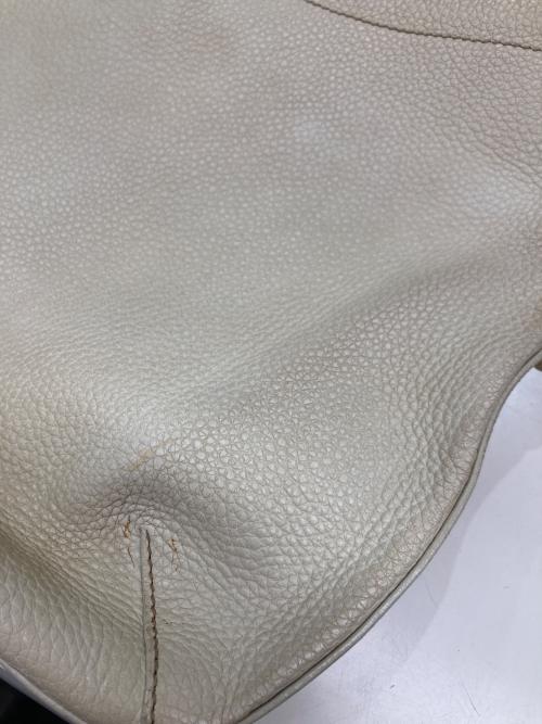 PRADA（プラダ）PRADA (プラダ) レザーセミショルダーバッグ アイボリーの古着・服飾アイテム