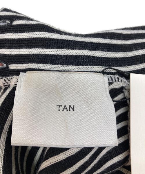 TAN（タン）TAN (タン) バックボタンストライプハイネックニット アイボリー×ブラック サイズ:FREEの古着・服飾アイテム