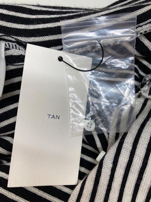 TAN（タン）TAN (タン) バックボタンストライプハイネックニット アイボリー×ブラック サイズ:FREEの古着・服飾アイテム