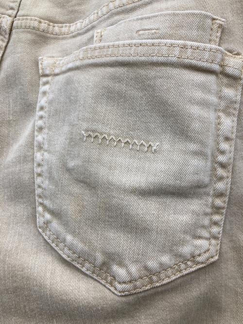 YANUK（ヤヌーク）YANUK (ヤヌーク) スリムテーパードデニムパンツ ベージュ サイズ:30の古着・服飾アイテム