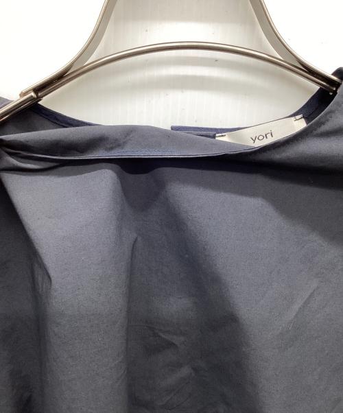 YORI（ヨリ）yori (ヨリ) ヘムフリルブラウス ネイビー サイズ:FREEの古着・服飾アイテム