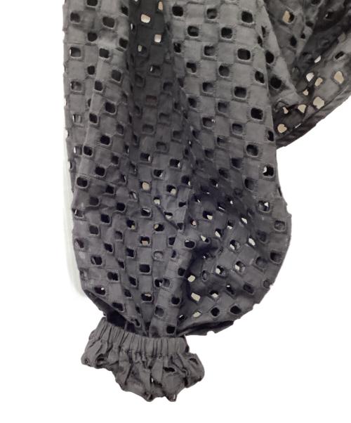anuke（アンヌーク）anuke (アンヌーク) Volume Cutwork Blouse ブラック サイズ:FREE 未使用品の古着・服飾アイテム
