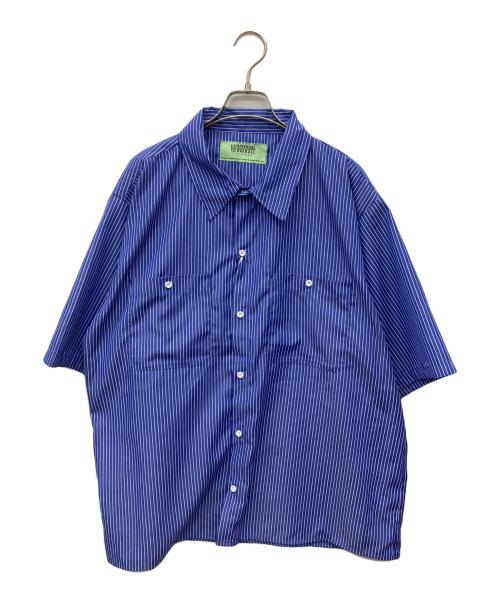 UNIVERSAL OVERALL（ユニバーサルオーバーオール）UNIVERSAL OVERALL B:MING LIFE STORE by BEAMS (ビーミングライフストア バイ ビームス) WORKER'S SHORTSLEEVE ブルー×ホワイト サイズ:XL 未使用品の古着・服飾アイテム