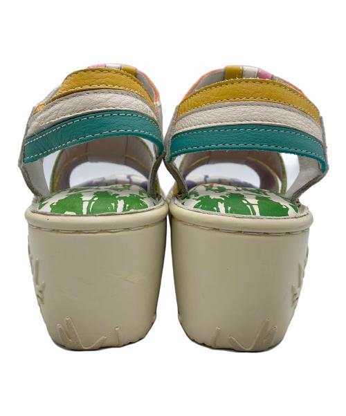 estacion（エスタシオ）ESTACION (エスタシオ) コンフォートサンダル アイボリー×マルチカラー サイズ:Sの古着・服飾アイテム