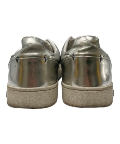 LOUIS VUITTON（ルイ ヴィトン）LOUIS VUITTON (ルイ ヴィトン) メタリックローカットスニーカー シルバー サイズ:36の古着・服飾アイテム