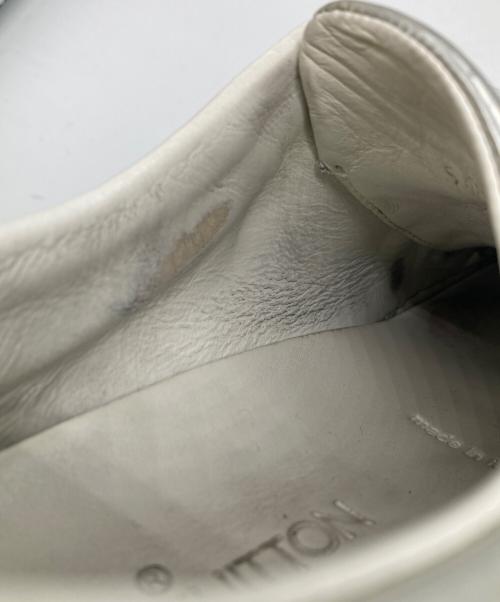 LOUIS VUITTON（ルイ ヴィトン）LOUIS VUITTON (ルイ ヴィトン) メタリックローカットスニーカー シルバー サイズ:36の古着・服飾アイテム