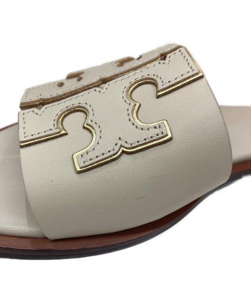TORY BURCH（トリーバーチ）TORY BURCH (トリーバーチ) Ines Flat Slide Sandals/イネスフラットスライドサンダル アイボリー サイズ:6の古着・服飾アイテム