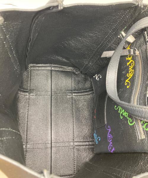 MARC JACOBS（マークジェイコブス）MARC JACOBS (マークジェイコブス) NEW YORK MAGAZINE (ニューヨークマガジン) THE TAG TOTE ブラックの古着・服飾アイテム
