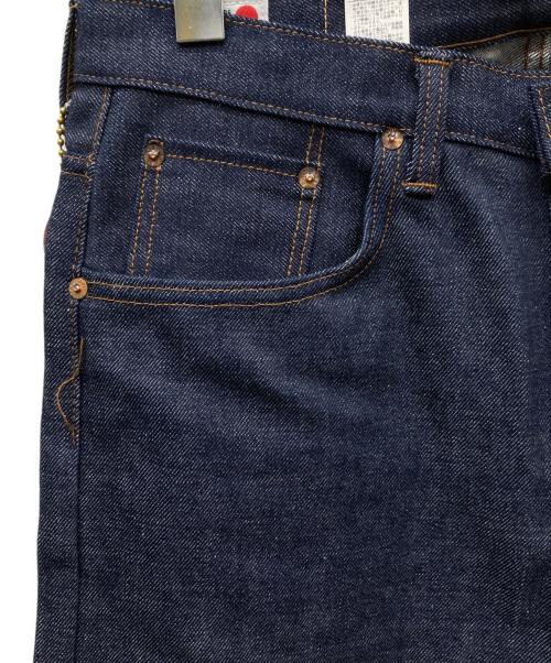 EDWIN（エドウィン）EDWIN (エドウィン) 虹色セルビッジデニムパンツ インディゴ サイズ:30 未使用品の古着・服飾アイテム