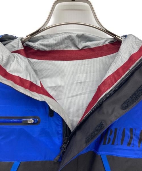 UNDERCOVER（アンダーカバー）UNDERCOVER (アンダーカバー) Nirvana 3レイヤー マウンテンパーカー ブラック×ブルー サイズ:3の古着・服飾アイテム