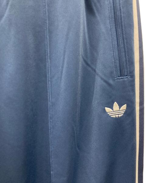 adidas（アディダス）adidas (アディダス) 【別注】 ＜adidas Originals＞ トラックパンツ ブルー サイズ:XL 未使用品の古着・服飾アイテム