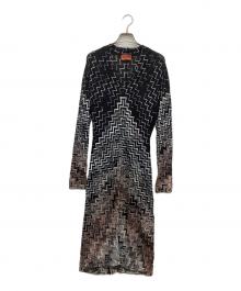 missoni（ミッソーニ）の古着「ジグザグ柄ニットワンピース」｜ブラック