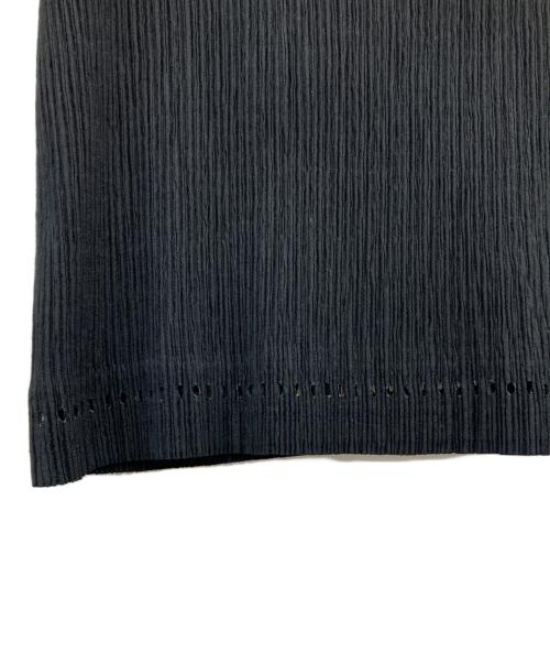 ISSEY MIYAKE（イッセイミヤケ）ISSEY MIYAKE (イッセイミヤケ) ハイネックプリーツカットソー ブラック サイズ:Mの古着・服飾アイテム