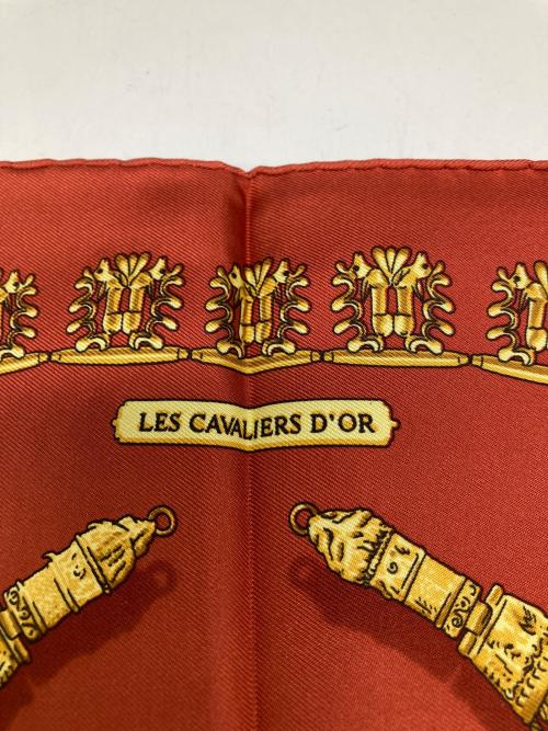 HERMES（エルメス）HERMES (エルメス) カレ45 シルクスカーフ/LES CAVALIERS D'OR 黄金の騎士 レッドの古着・服飾アイテム