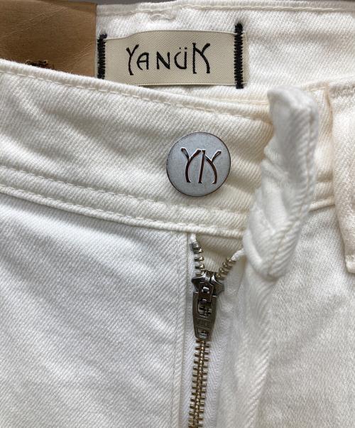 YANUK（ヤヌーク）YANUK (ヤヌーク) Spill Proof ストレート LOUISE ホワイト サイズ:W25 未使用品の古着・服飾アイテム