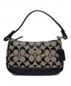 COACHコーチ）の古着「シグネチャーハンドポーチ」｜ベージュ×ブラック