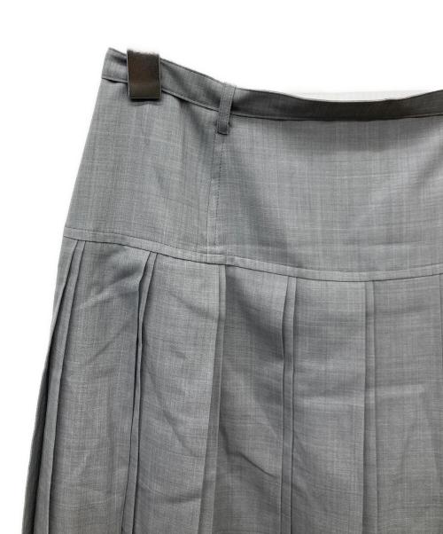 L'EQUIPE（レキップ）L'EQUIPE (レキップ) シアートロピカルプリーツスカート グレー サイズ:38 未使用品の古着・服飾アイテム