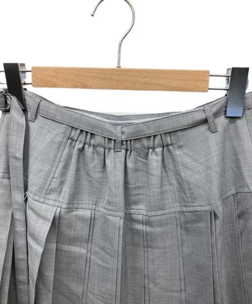 L'EQUIPE（レキップ）L'EQUIPE (レキップ) シアートロピカルプリーツスカート グレー サイズ:38 未使用品の古着・服飾アイテム