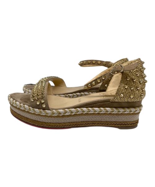 Christian Louboutin（クリスチャン・ルブタン）Christian Louboutin (クリスチャン・ルブタン) MADMONICA スタッズエスパドリーユ ゴールド×ベージュ サイズ:38の古着・服飾アイテム