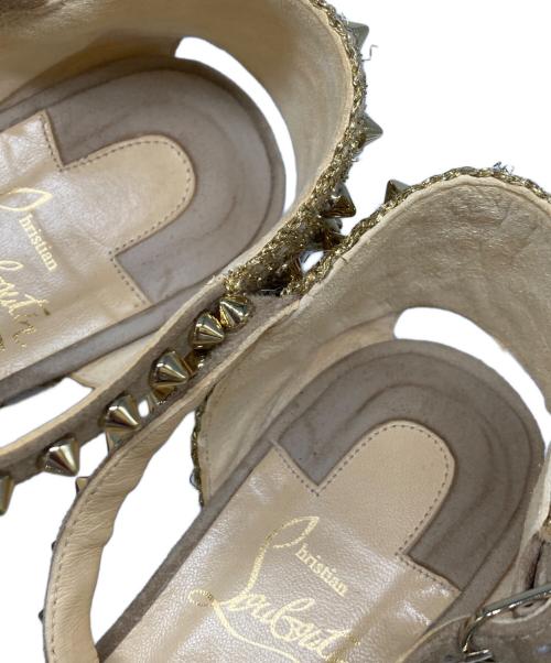 Christian Louboutin（クリスチャン・ルブタン）Christian Louboutin (クリスチャン・ルブタン) MADMONICA スタッズエスパドリーユ ゴールド×ベージュ サイズ:38の古着・服飾アイテム