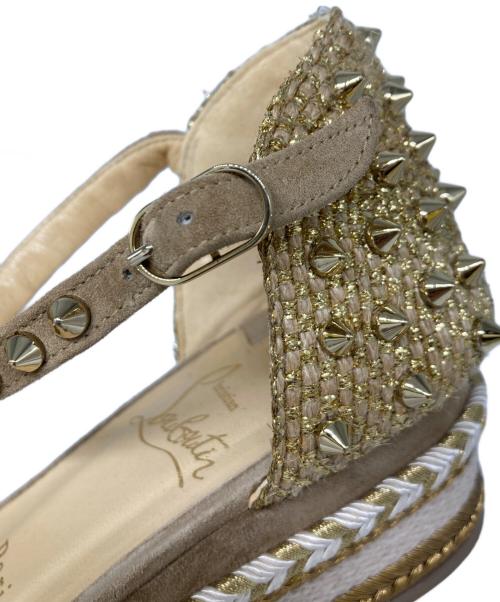 Christian Louboutin（クリスチャン・ルブタン）Christian Louboutin (クリスチャン・ルブタン) MADMONICA スタッズエスパドリーユ ゴールド×ベージュ サイズ:38の古着・服飾アイテム