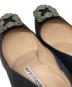 中古・古着 Manolo Blahnik (マノロブラニク) ジュエルバックルヒールサテンパンプス ブラック サイズ:371/2：53000円