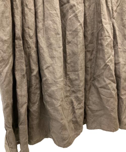 universal tissu（ユニバーサルティシュ）universal tissu (ユニバーサルティシュ) トリプルワッシャーリネン Vネックワンピース ブラウン サイズ:-の古着・服飾アイテム