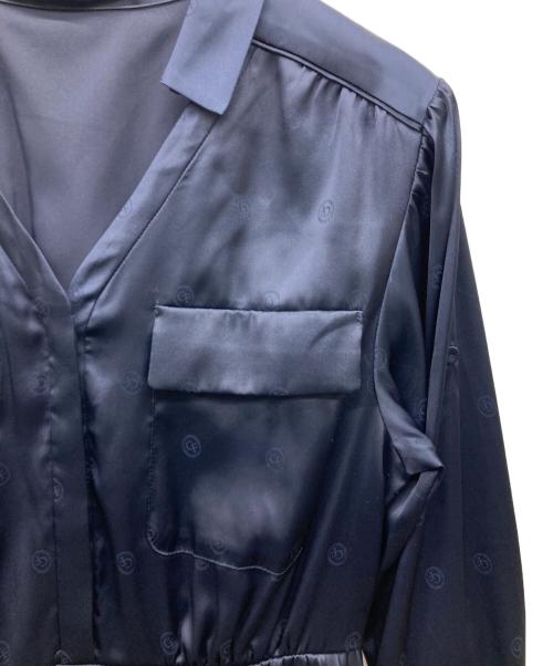 CELFORD（セルフォード）CELFORD (セルフォード) ロゴプリント モノグラム サテンワンピース ネイビー サイズ:36 未使用品の古着・服飾アイテム