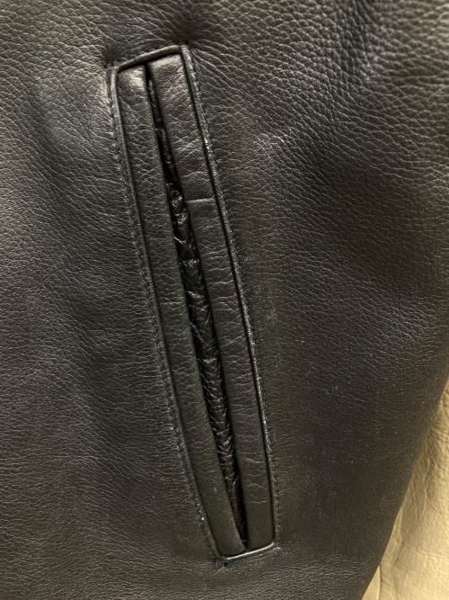 CHEVIGNON（シェビニオン）CHEVIGNON (シェビニオン) カウレザースタジャン ブラック×ベージュ サイズ:Lの古着・服飾アイテム