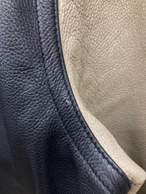 CHEVIGNON（シェビニオン）CHEVIGNON (シェビニオン) カウレザースタジャン ブラック×ベージュ サイズ:Lの古着・服飾アイテム