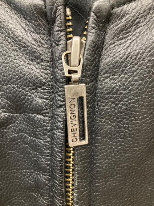 CHEVIGNON（シェビニオン）CHEVIGNON (シェビニオン) カウレザースタジャン ブラック×ベージュ サイズ:Lの古着・服飾アイテム